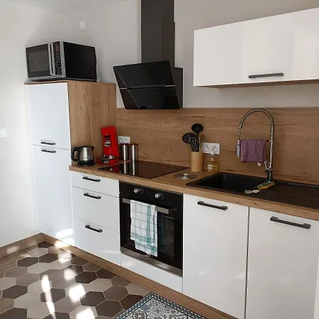 Appt Reposant Entierement Equipe. Toules